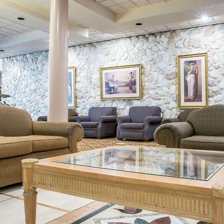 Quality Inn & Suites Palm Island Indoor Waterpark Batavia Εξωτερικό φωτογραφία