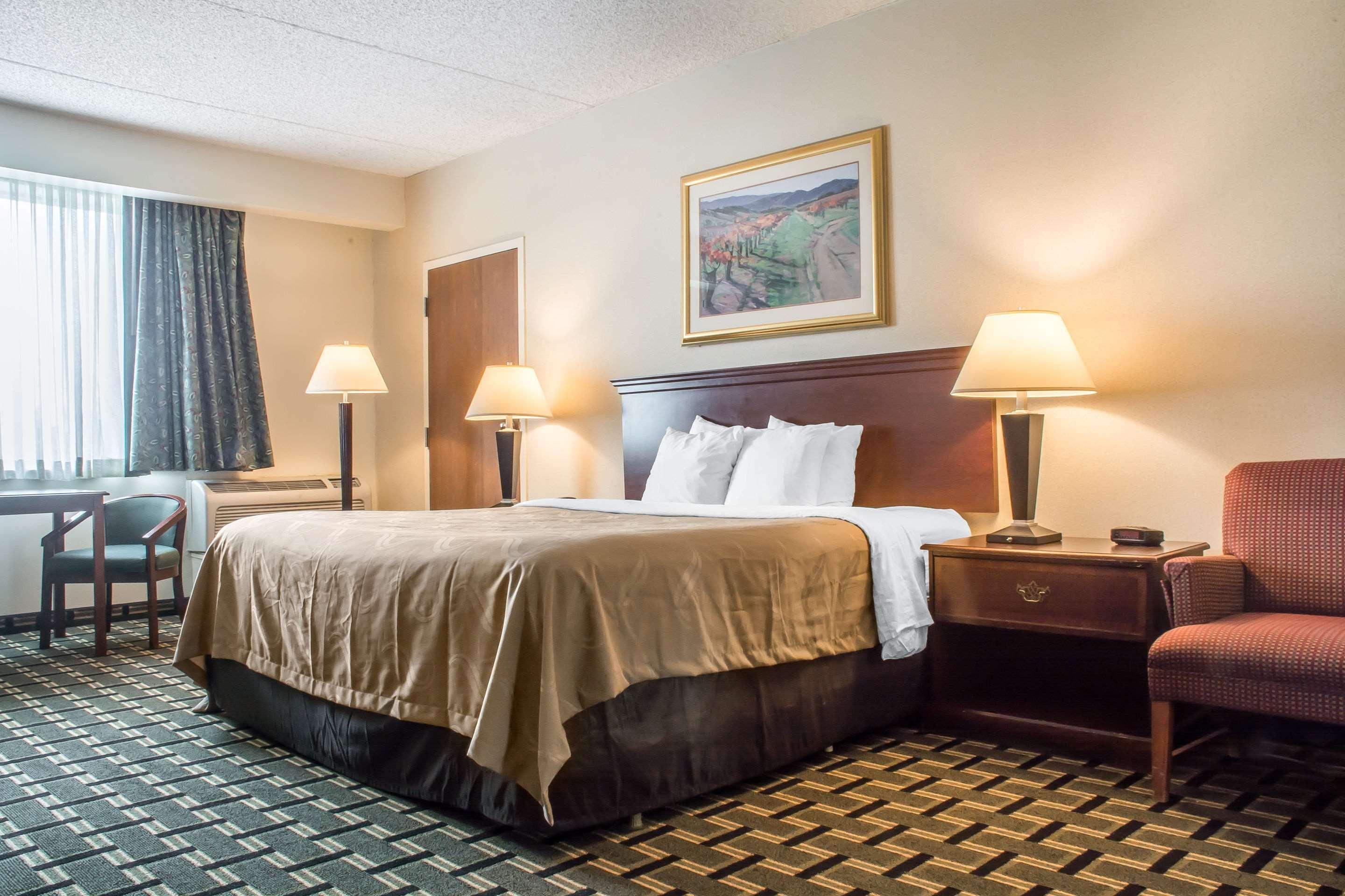 Quality Inn & Suites Palm Island Indoor Waterpark Batavia Εξωτερικό φωτογραφία