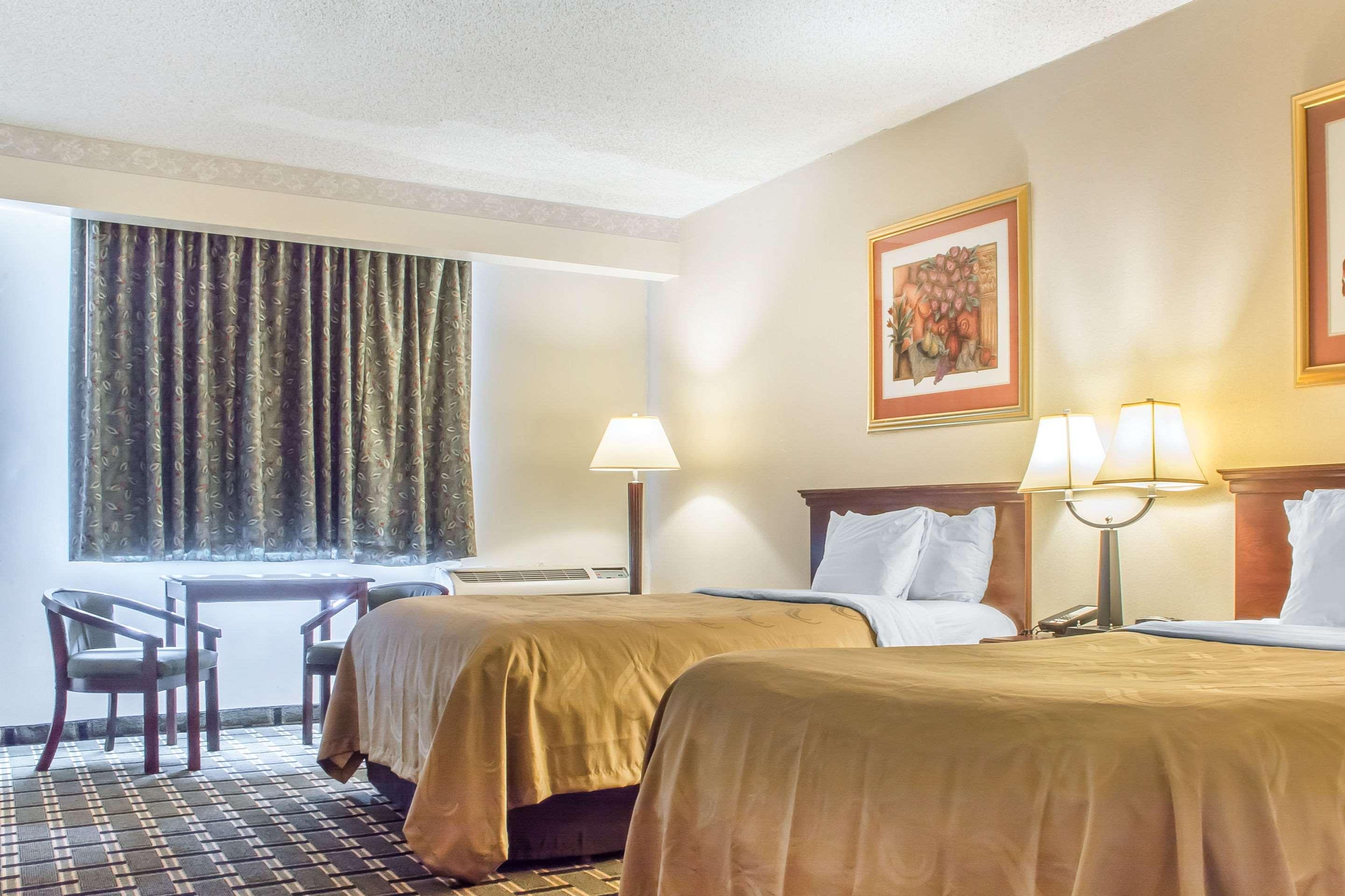 Quality Inn & Suites Palm Island Indoor Waterpark Batavia Εξωτερικό φωτογραφία