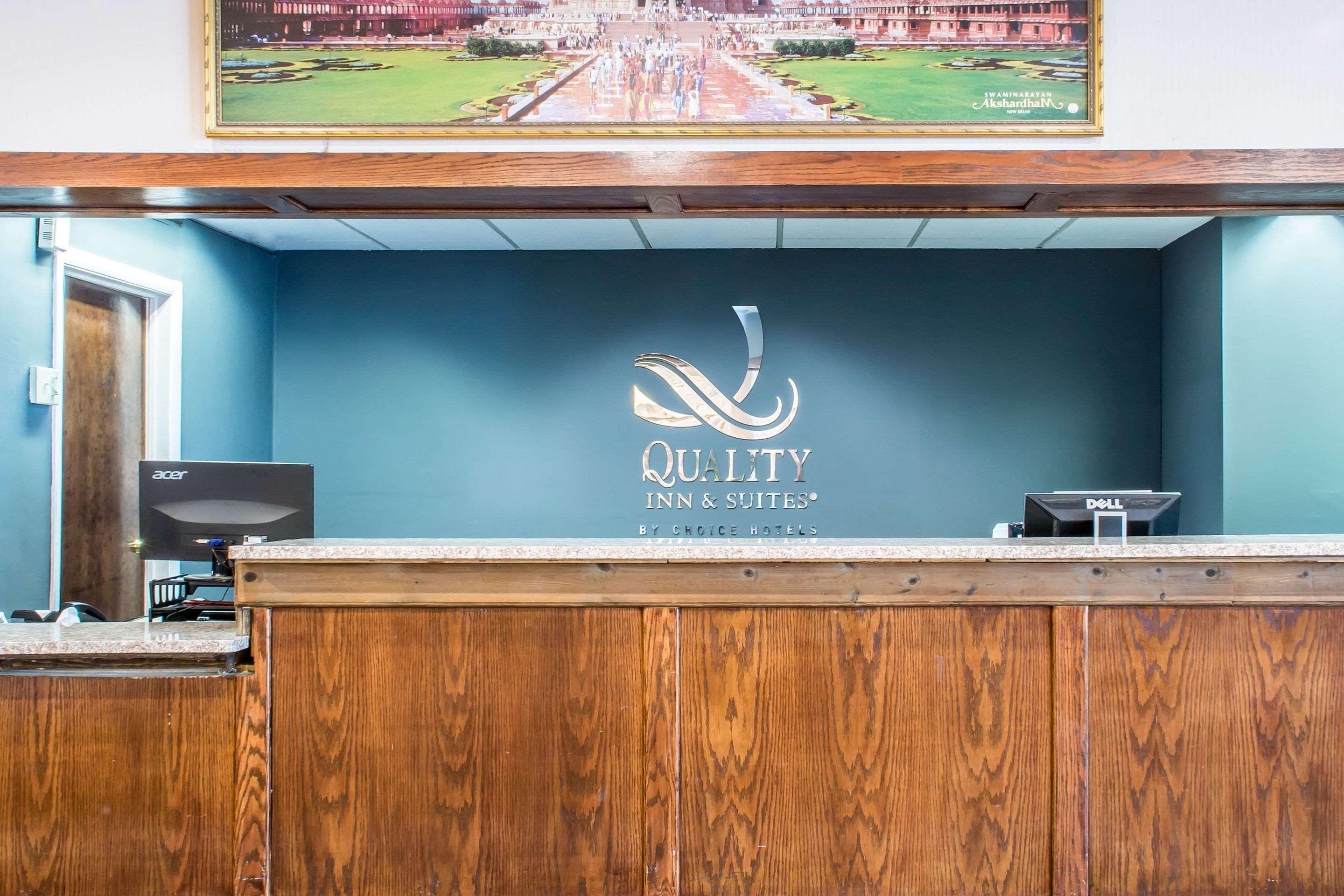 Quality Inn & Suites Palm Island Indoor Waterpark Batavia Εξωτερικό φωτογραφία