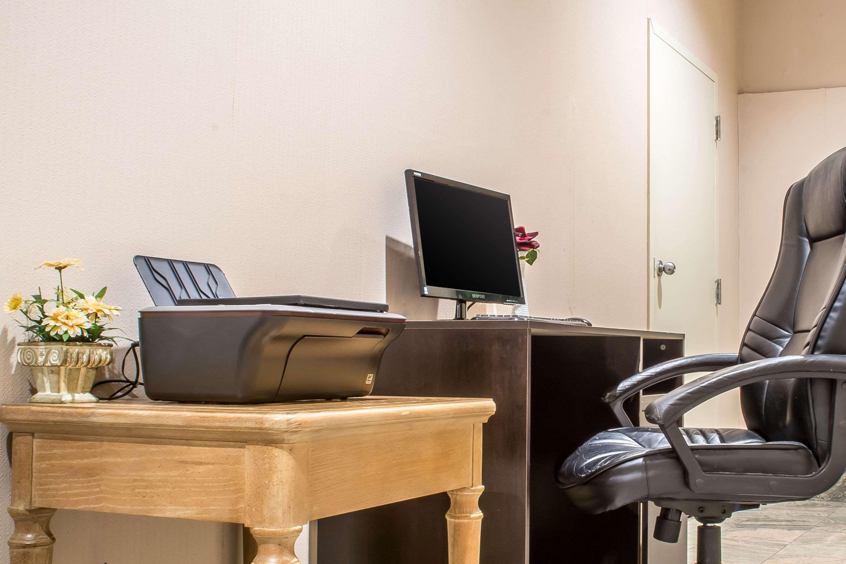 Quality Inn & Suites Palm Island Indoor Waterpark Batavia Εξωτερικό φωτογραφία