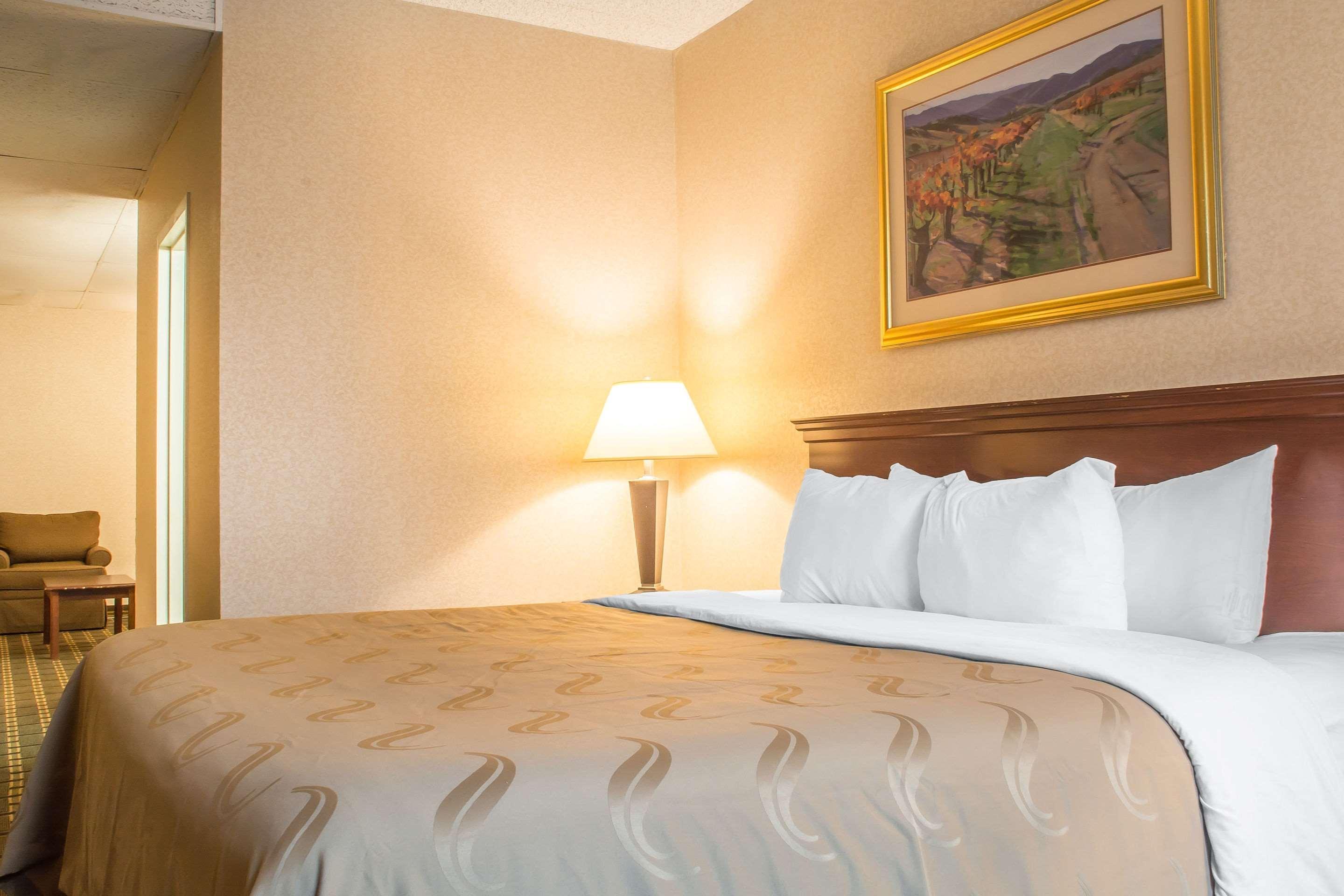 Quality Inn & Suites Palm Island Indoor Waterpark Batavia Εξωτερικό φωτογραφία