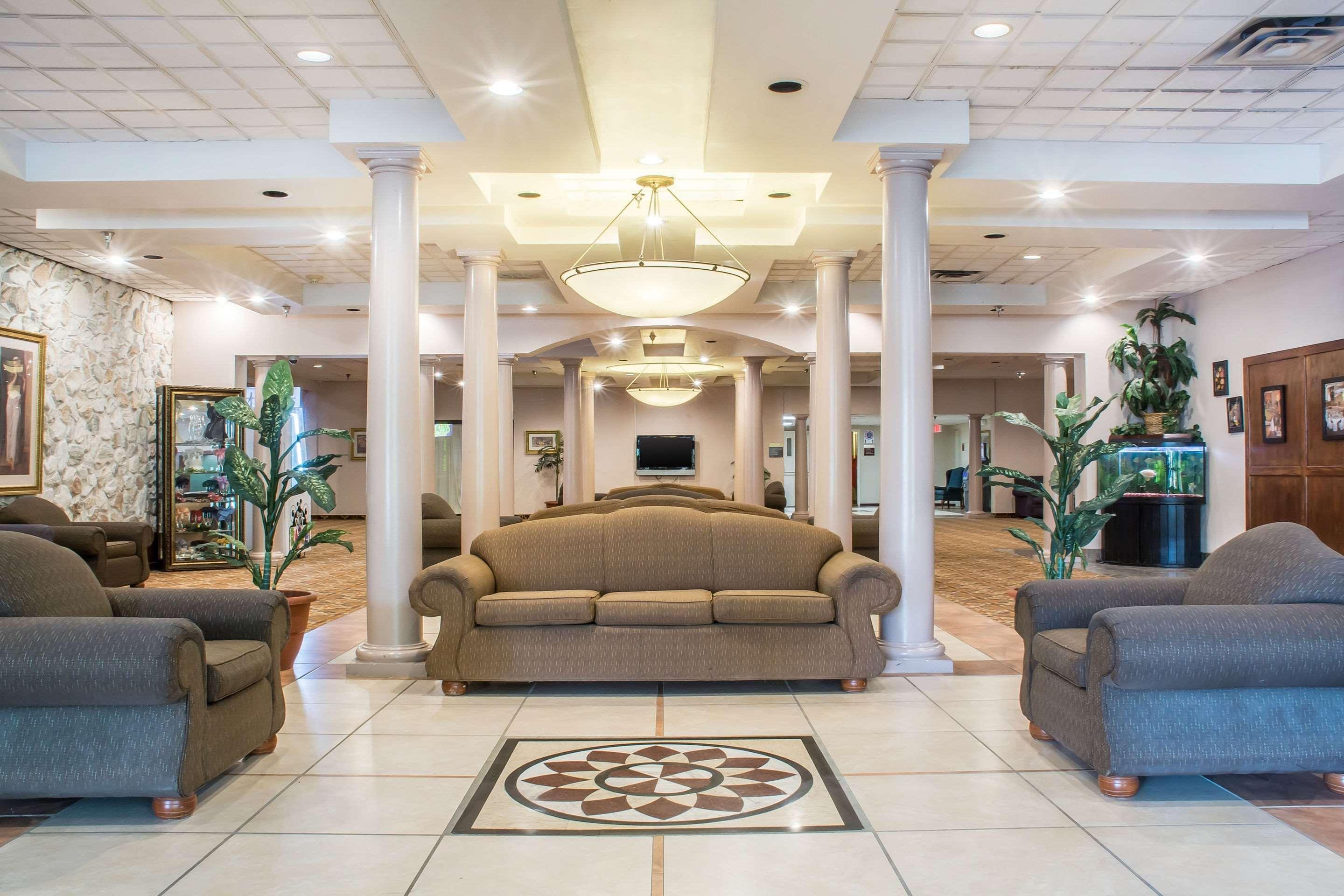Quality Inn & Suites Palm Island Indoor Waterpark Batavia Εξωτερικό φωτογραφία