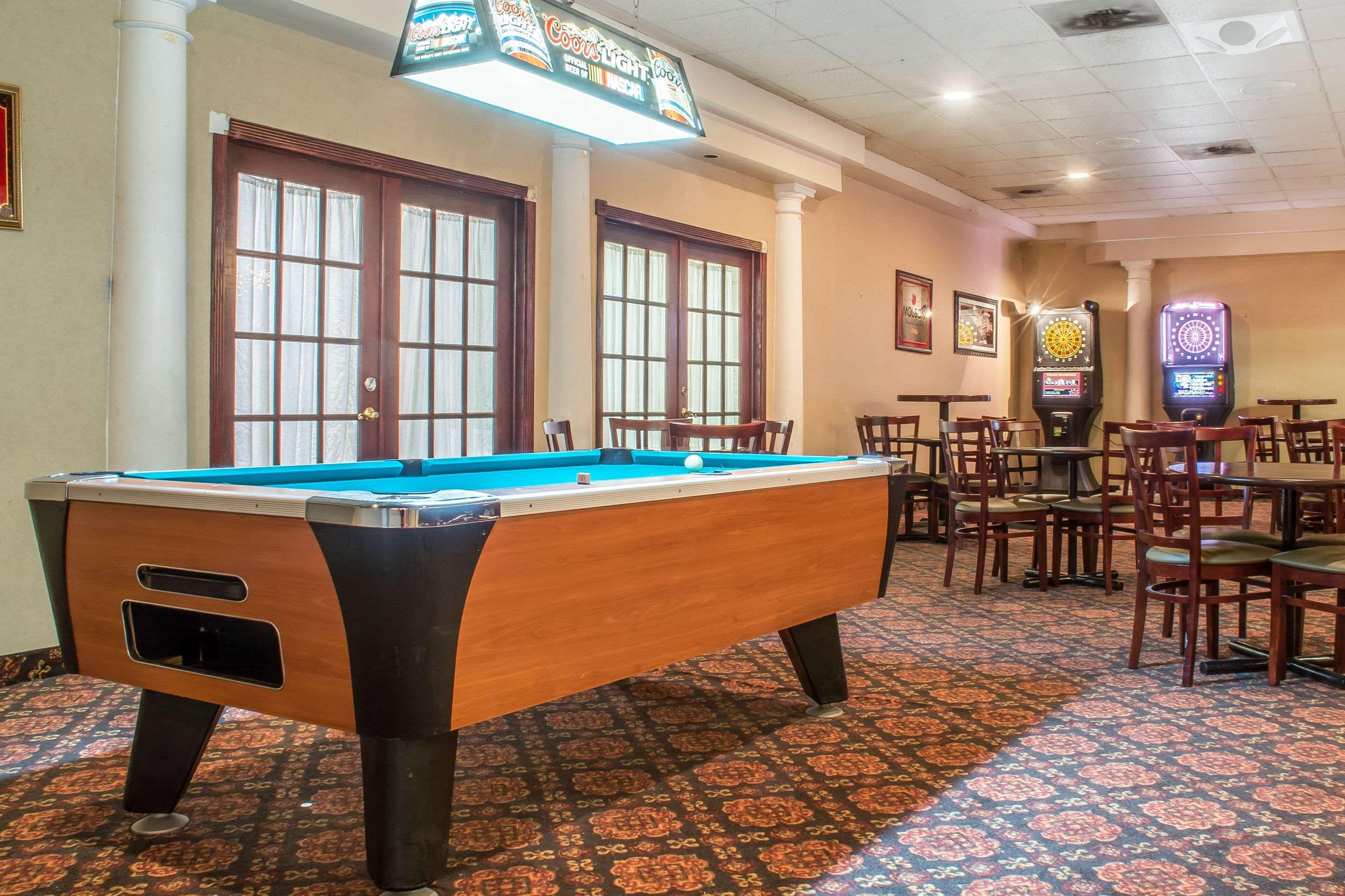 Quality Inn & Suites Palm Island Indoor Waterpark Batavia Εξωτερικό φωτογραφία