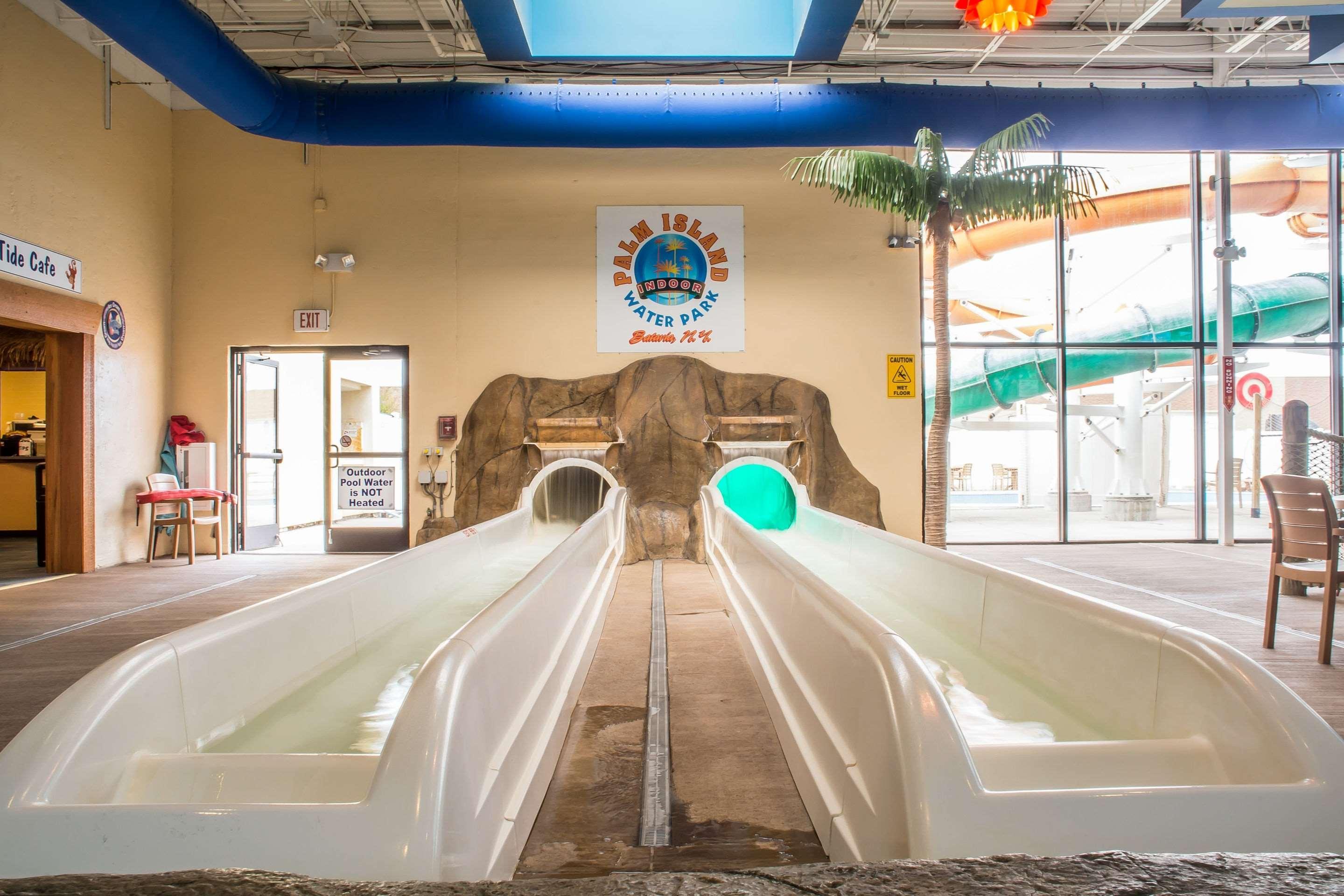 Quality Inn & Suites Palm Island Indoor Waterpark Batavia Εξωτερικό φωτογραφία