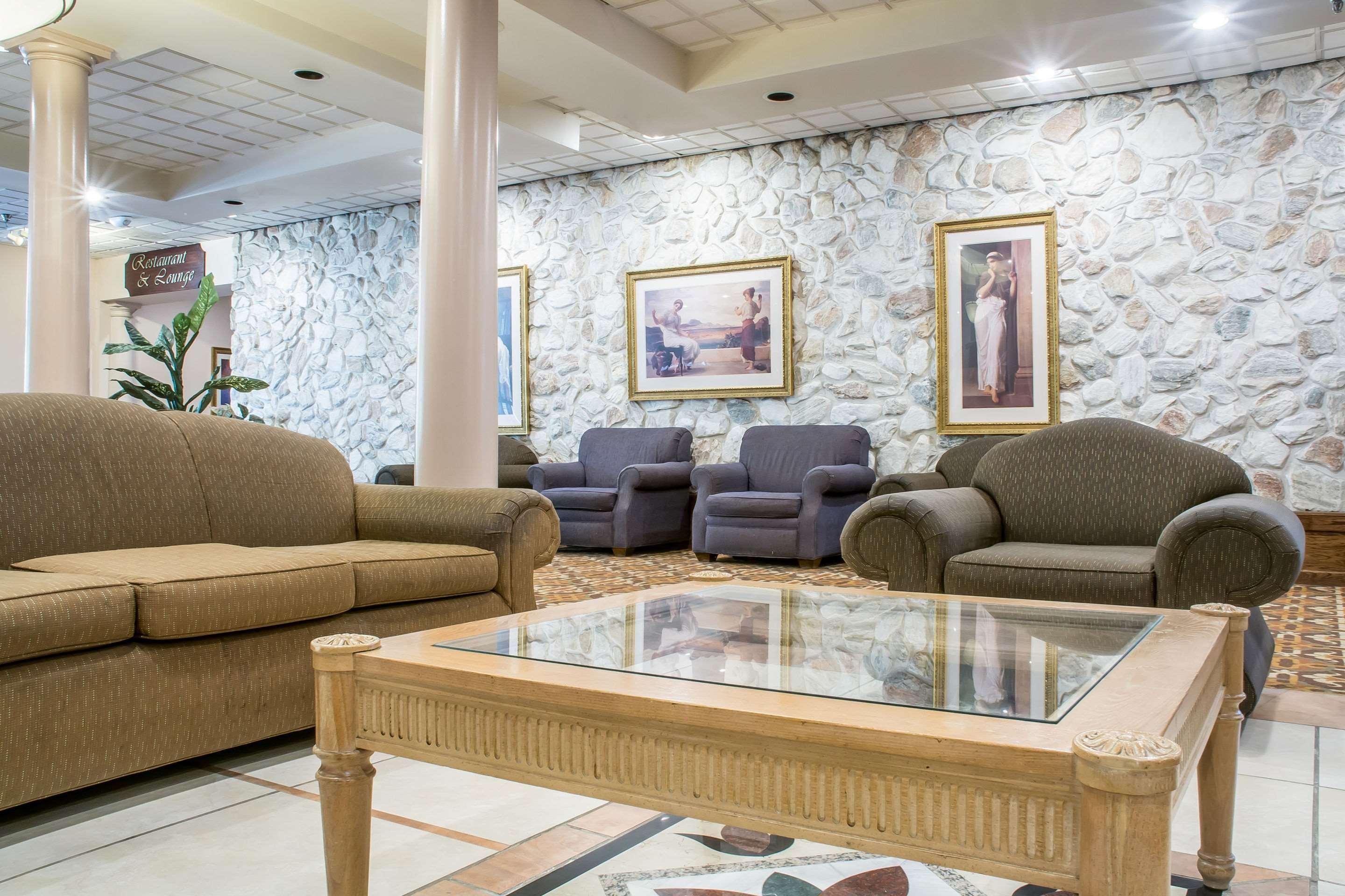 Quality Inn & Suites Palm Island Indoor Waterpark Batavia Εξωτερικό φωτογραφία
